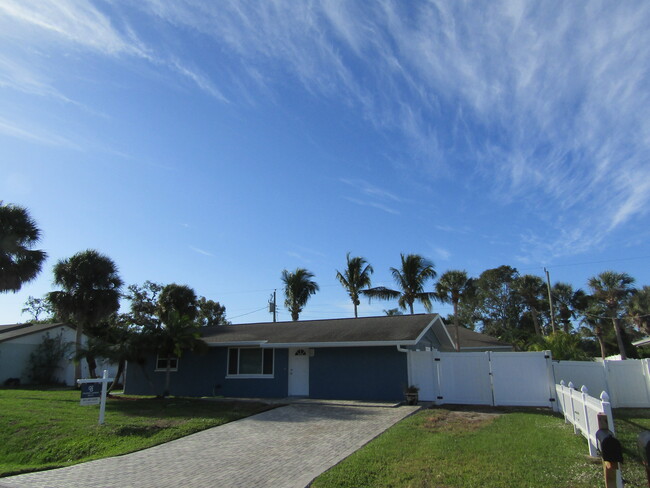 Building Photo - 4188 Pompano Rd