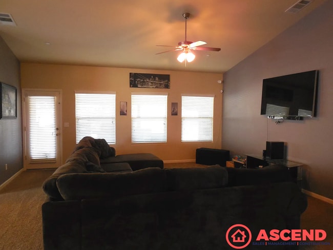 Building Photo - Charming 4-Bedroom, 2-Bathroom Home in Nor...