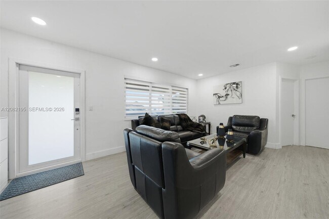 Foto del edificio - 7680 Juniper St