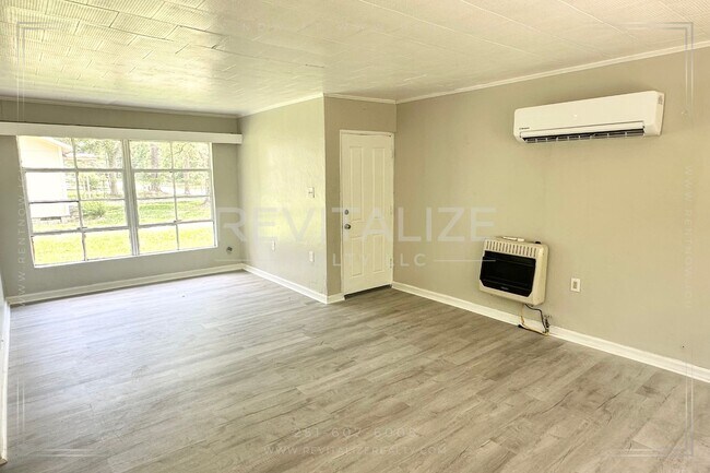 Building Photo - 2 Bedroom/1 Bathroom in Mobile, AL!