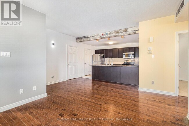 Building Photo - 920 White Alder Ave