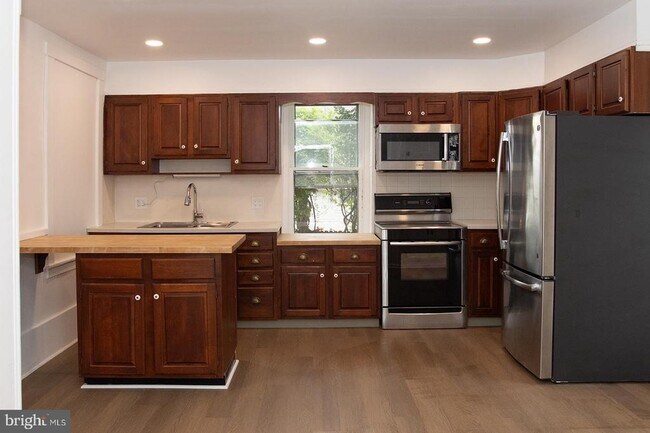 Foto del edificio - 2928 Lincoln Hwy E