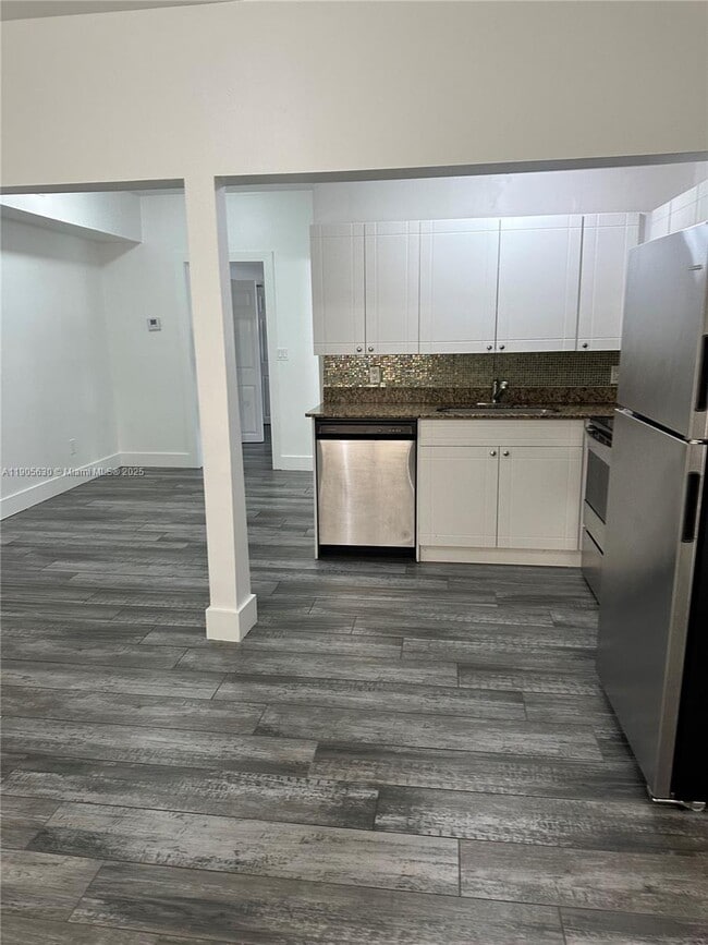 Foto del edificio - 2500 NE 192 St