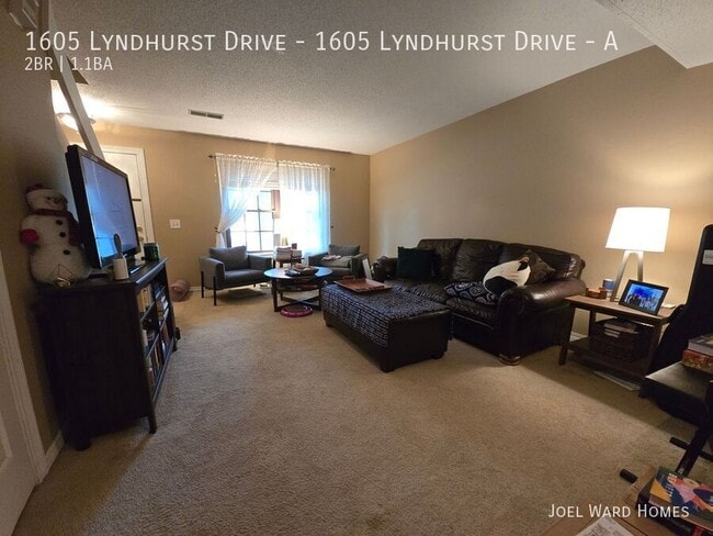 Building Photo - 1605 Lyndhurst Dr