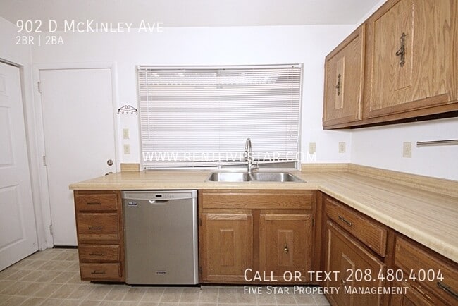Building Photo - 902 McKinley Ave