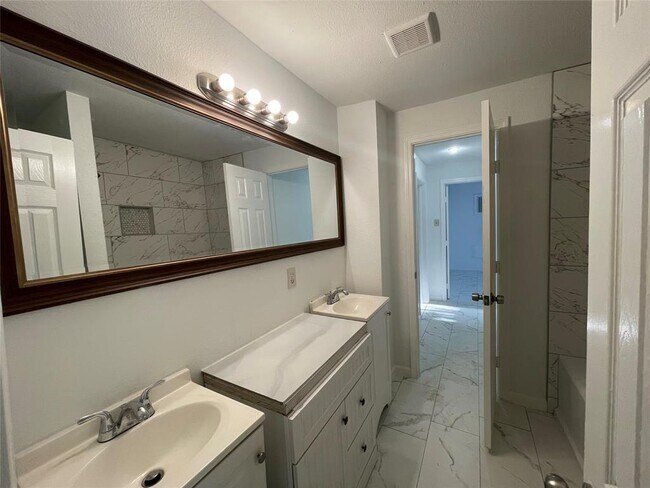 Foto del edificio - 7949 Blue St