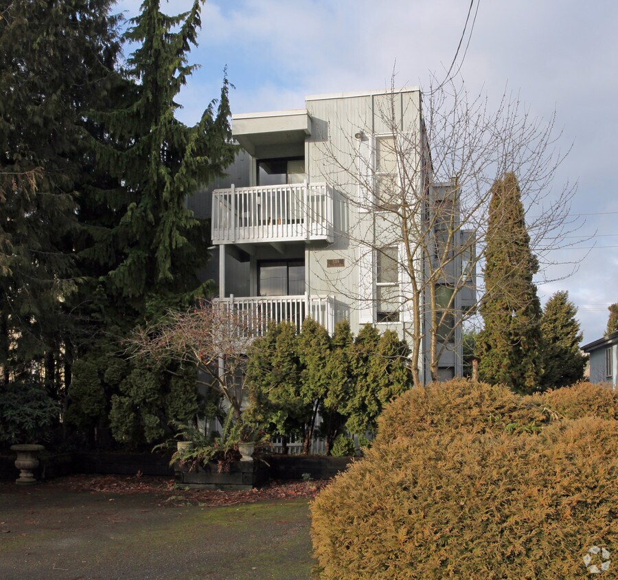 Foto principal - 2219 Minor Ave E
