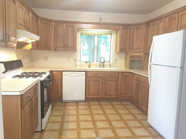 Foto del edificio - 3 Bedroom Home in Middlebury with Shed