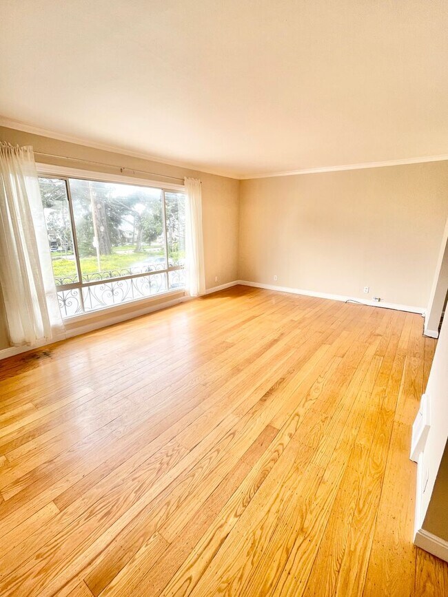 Foto del edificio - Beautiful 3 Bed / 2 Bath Sunset/Parkside H...