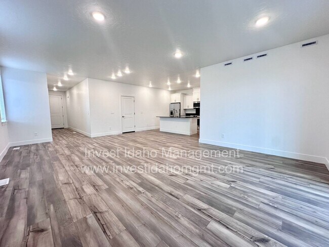 Foto del edificio - Luxury Townhome available now!