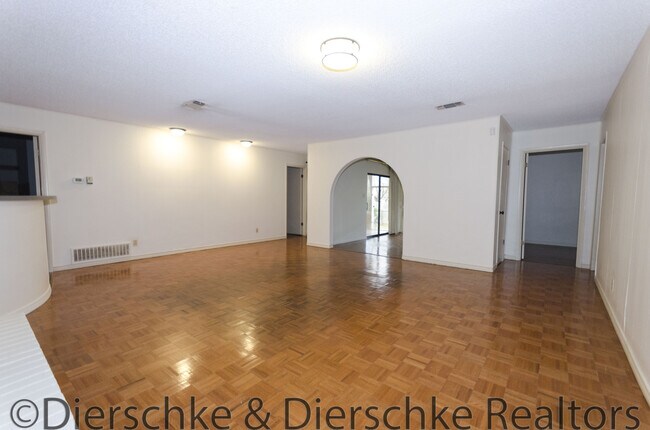 Foto del edificio - Large 4 bedroom in College Hills READY NOW!