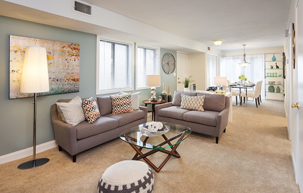 Foto principal - 928 Norwest Dr