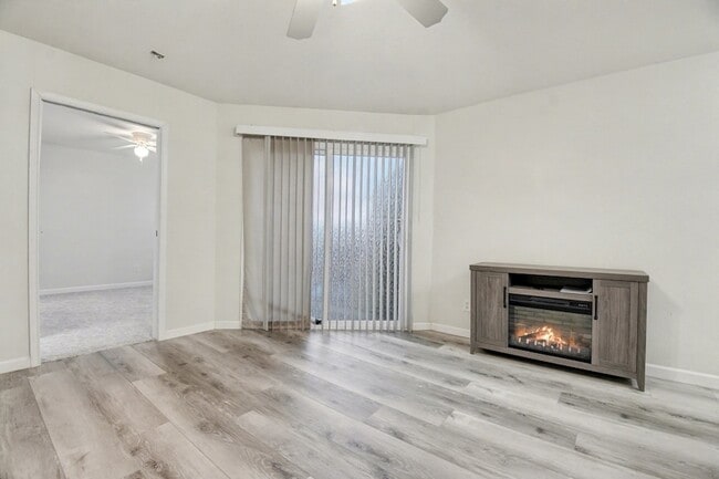 Foto del edificio - 9815 Walnut St