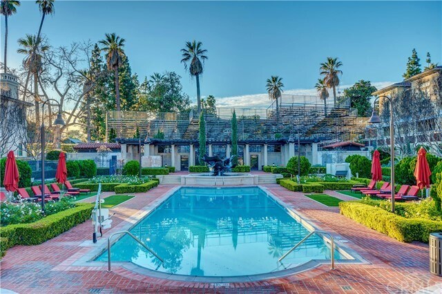 Primary Photo - 110 S Orange Grove Blvd