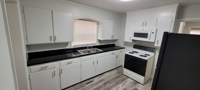 Building Photo - 3008 Peebles Dr