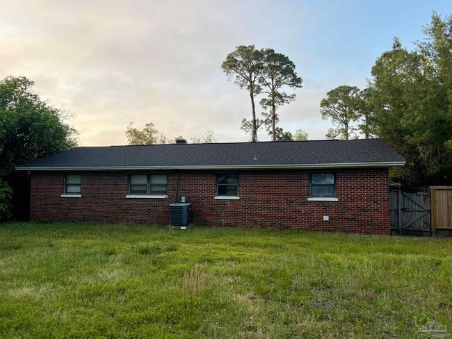 Foto del edificio - 3219 Maplewood Dr