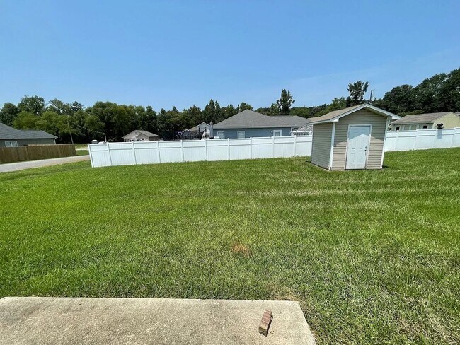 Building Photo - 33 Drews Way