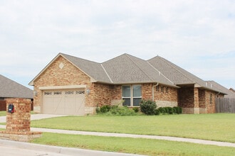 Building Photo - 5401 SW Trevor Cir.