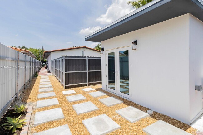 Foto del edificio - 2039 SW 60th Ct