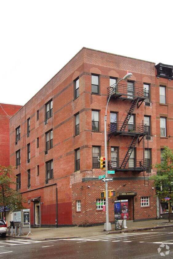 Building Photo - 400 E 88th St
