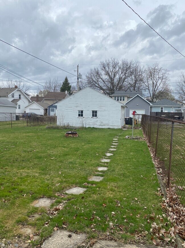 Building Photo - 1403 Dodge Ave