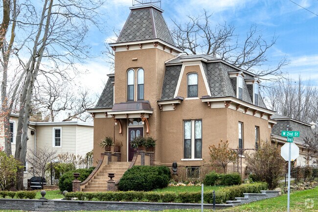 Hastings is also home to many historic homes, some inspired by French provincial design.