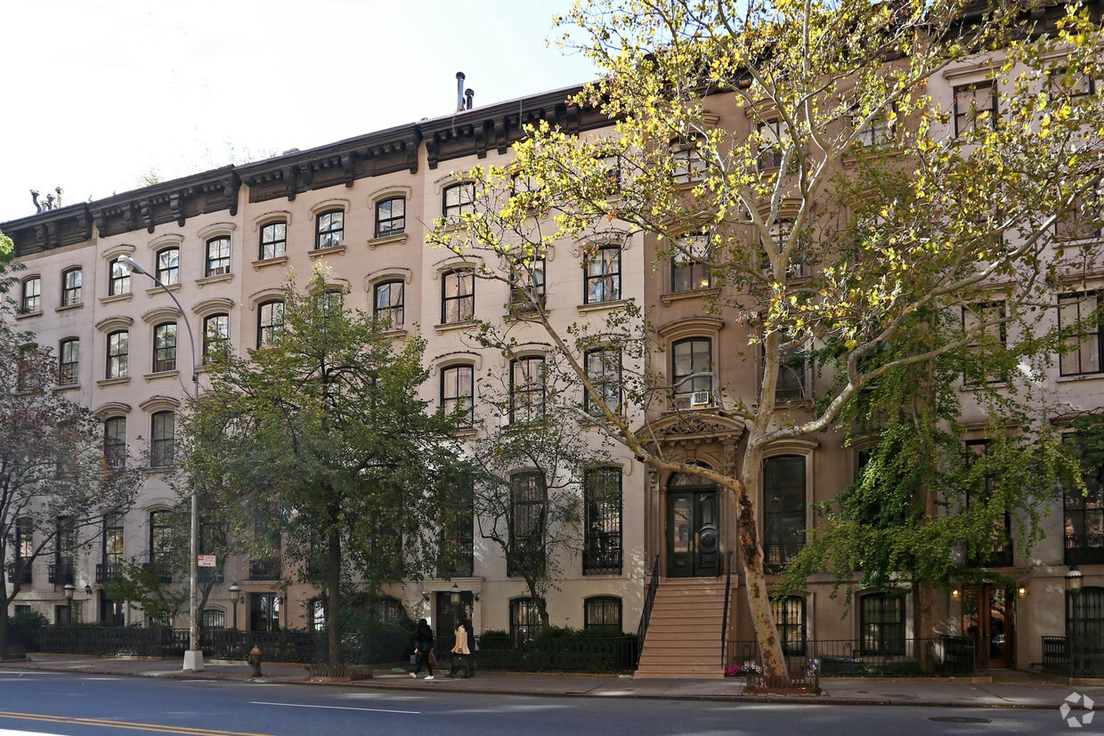 Primary Photo - 446 W 23rd St