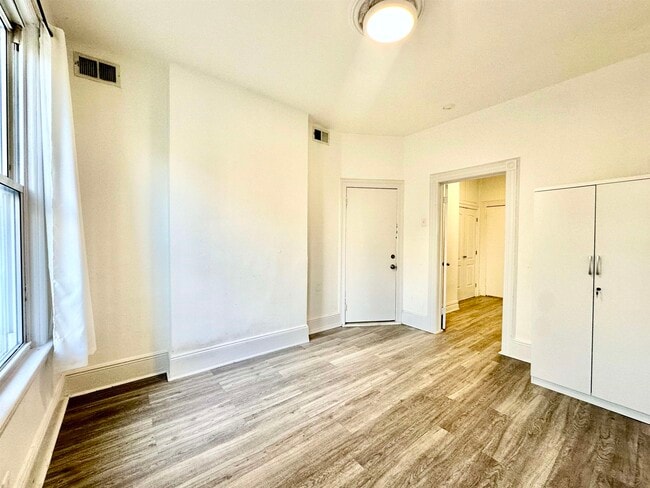 Building Photo - 356 Liberty Ave