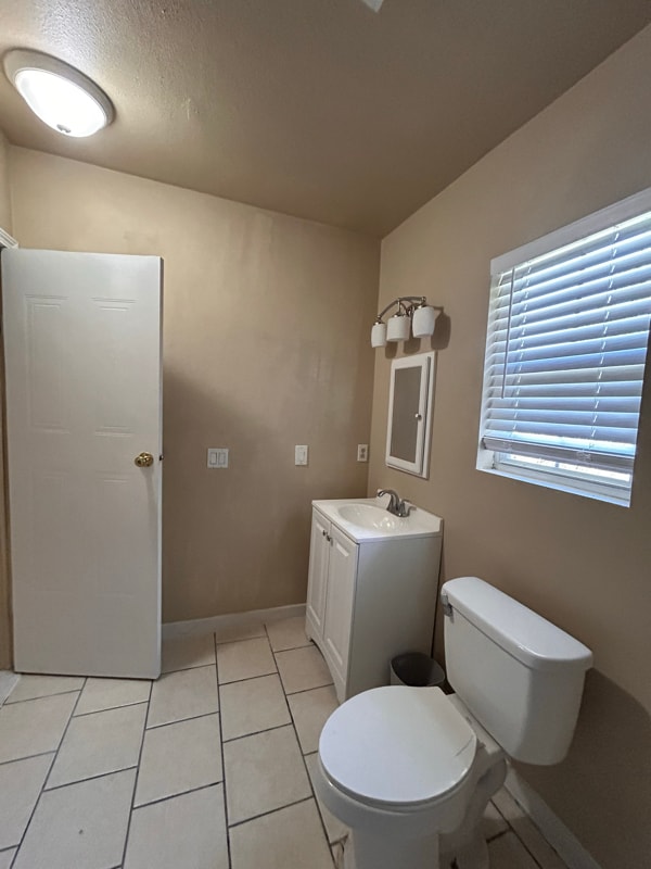 Building Photo - 711 La Vega St