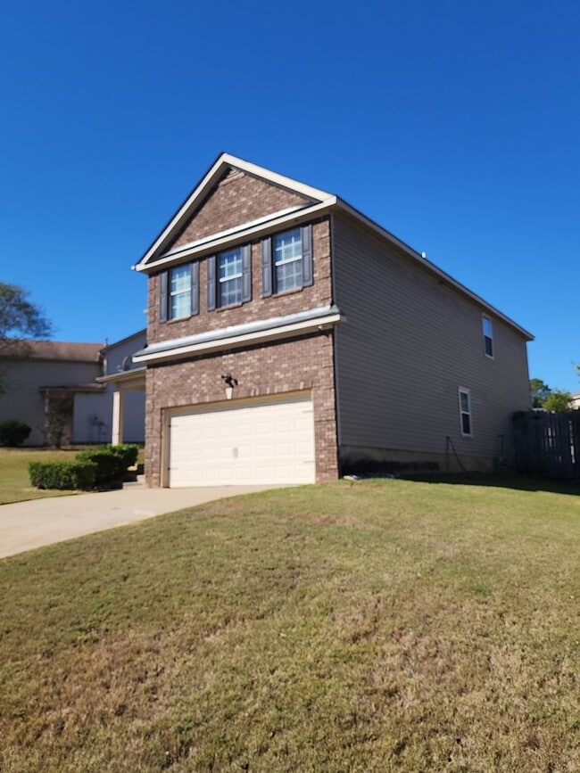 Building Photo - BEAUTIFUL 5 BEDROOM 3 BATHROOM HOUSE FOR RENT