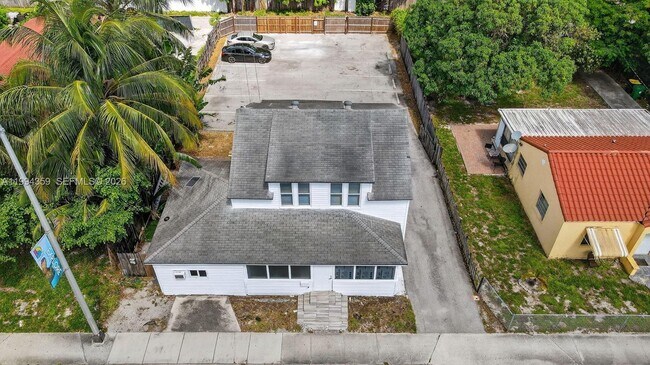 Foto del edificio - 220 SW 16th St