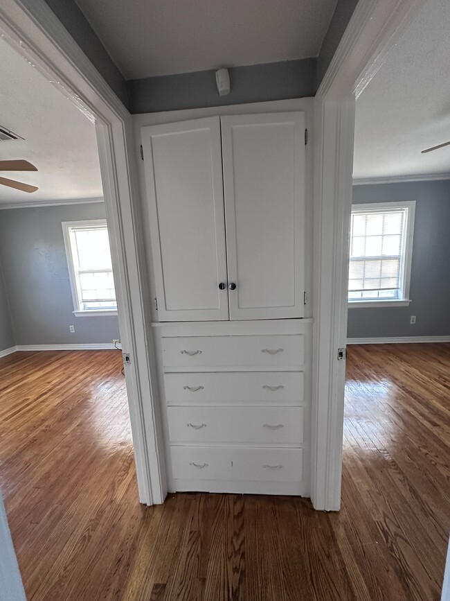 Building Photo - 2400 NW 36th St