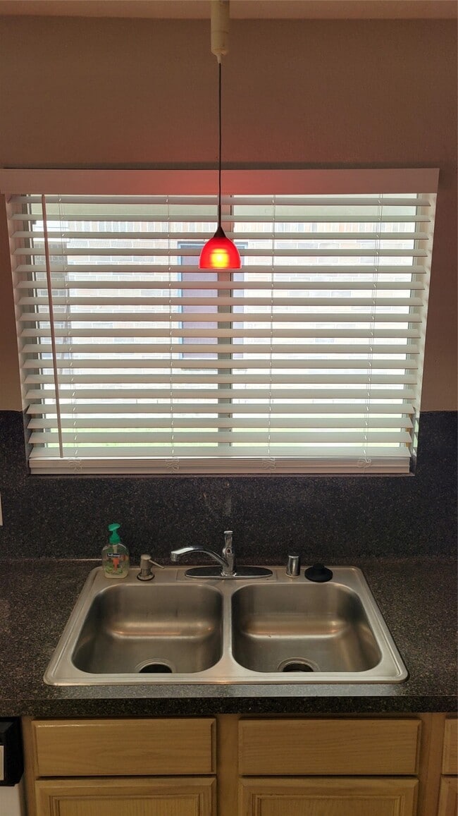 Building Photo - 7211 Foxwalk Ln