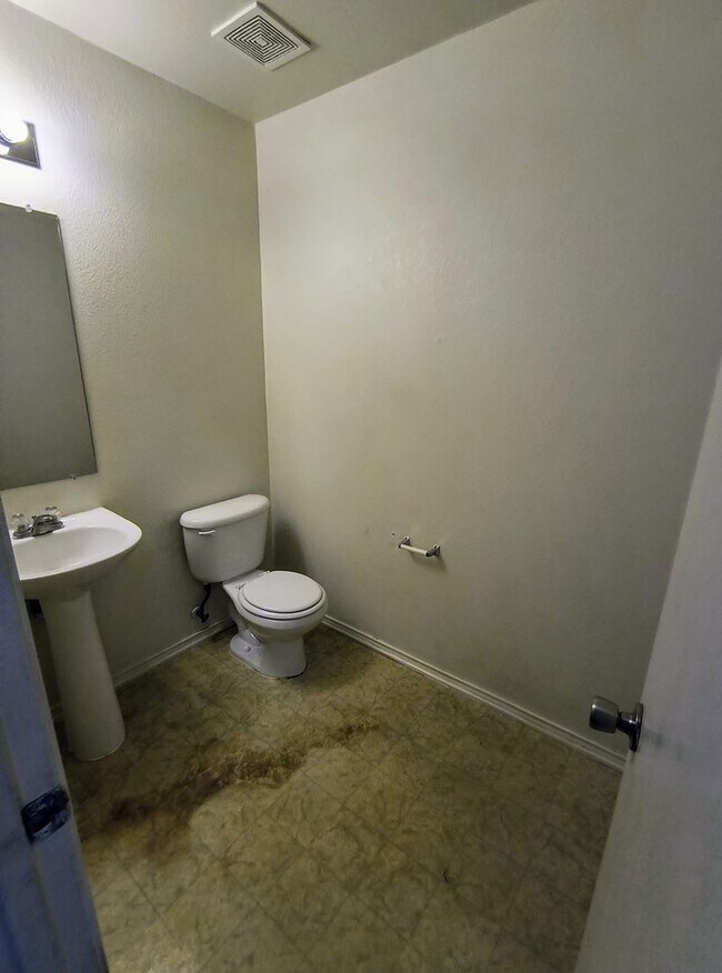 Building Photo - Beautiful 4-Bedroom Home for Lease – Corne...