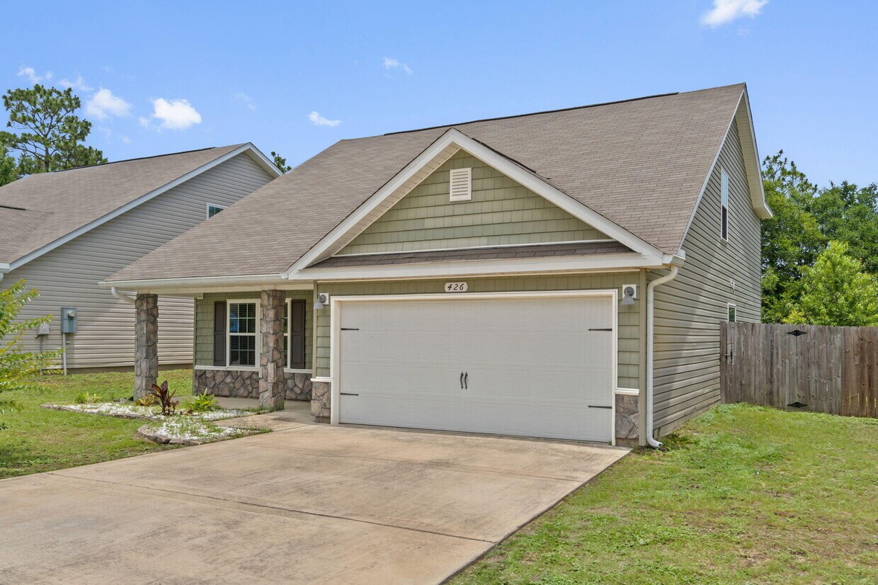 Primary Photo - 426 Eisenhower Dr