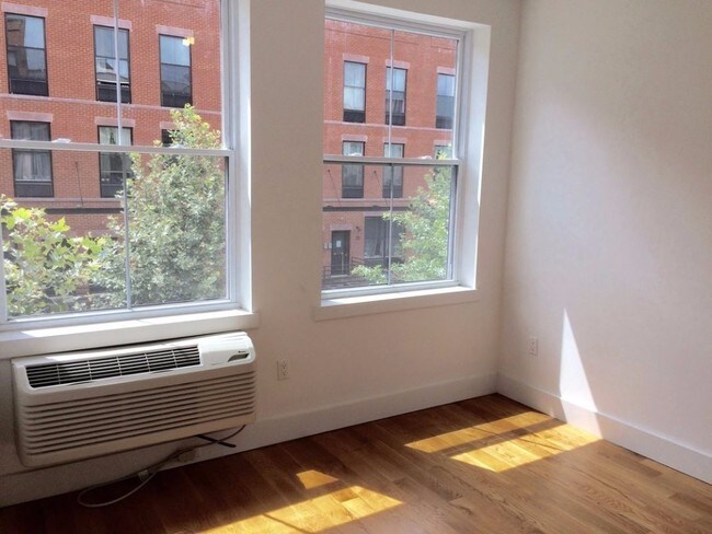 Foto del edificio - 33 Meserole St