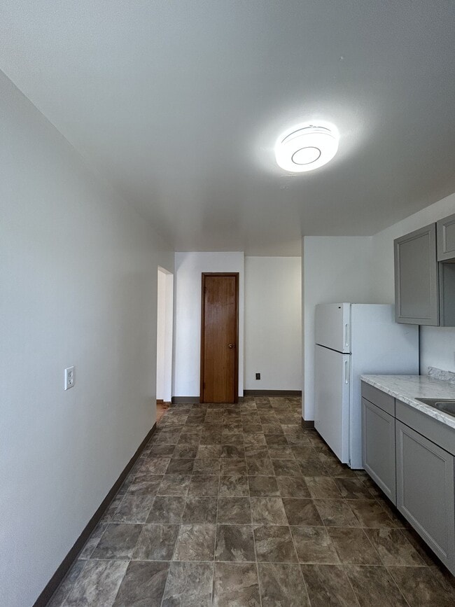 Building Photo - 2901 E Wellesley Ave