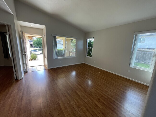 Building Photo - 9334 Diane Ave