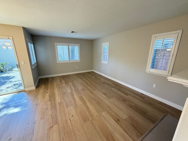 Building Photo - 3 Bed 2.5 Bath Single Family Home In Sam Ramon