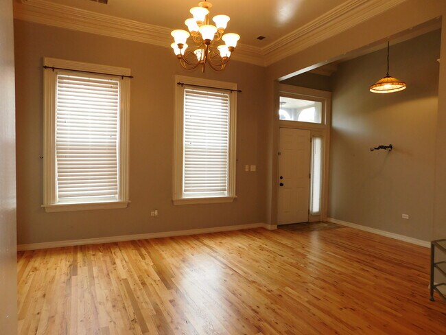 Building Photo - 1708 S Newberry Ave