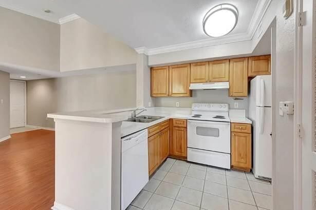 Building Photo - 15155 Michelangelo Blvd