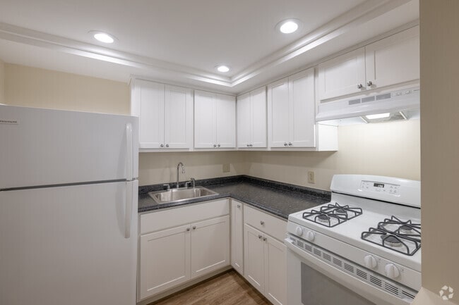 1 BR, 1 BA - 800 SF - Parkway Apartments