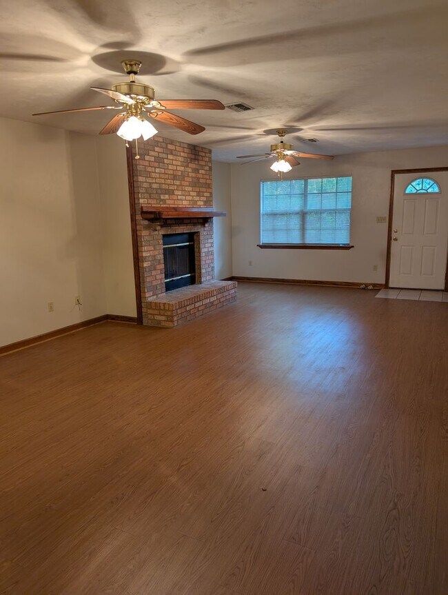 Foto del edificio - 8790-8793 Louvinia Way