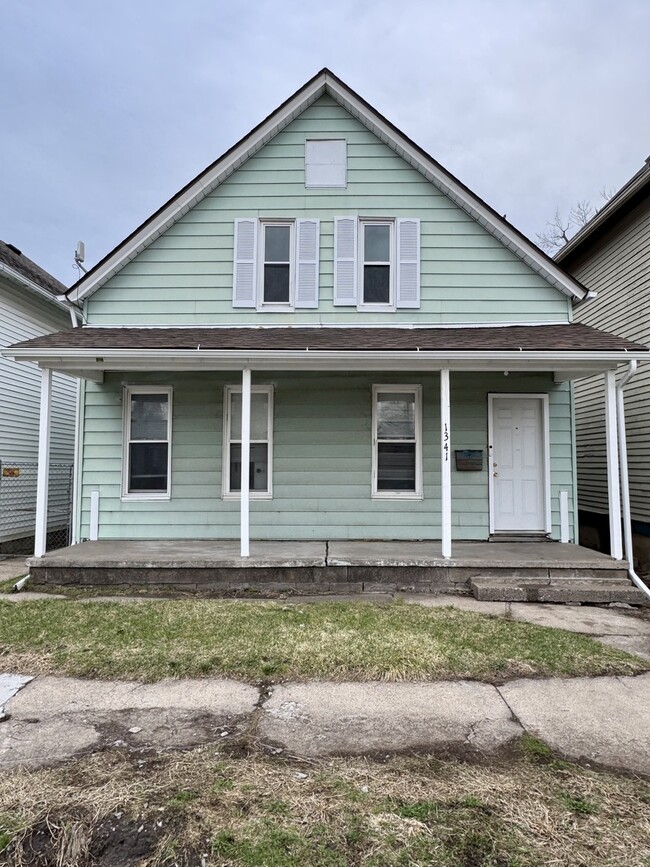 Building Photo - 1341 W 4th St