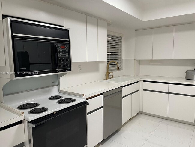 Building Photo - 3180 S Ocean Dr