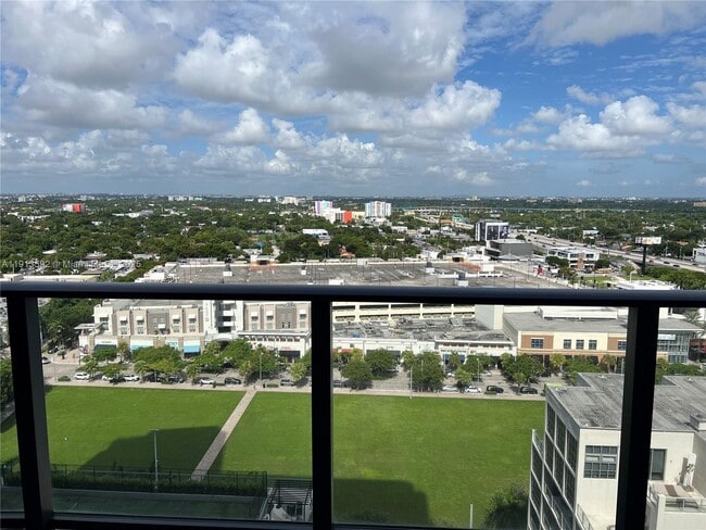 Building Photo - 121 NE 34th St