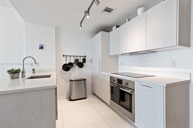 Foto del edificio - 501 NE 31st St