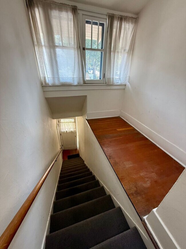 Foto del edificio - View of the River!  1-Bedroom in Lewiston Triplex -  Includes internet and utilities