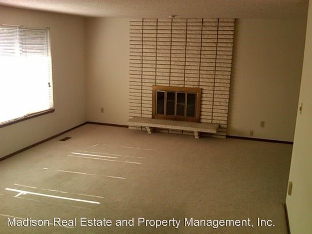 Building Photo - 3 br, 2.5 bath House - 411 E. Shenandoah Dr.