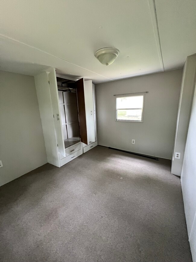 One bedroom - 349 Brickett Hill Rd